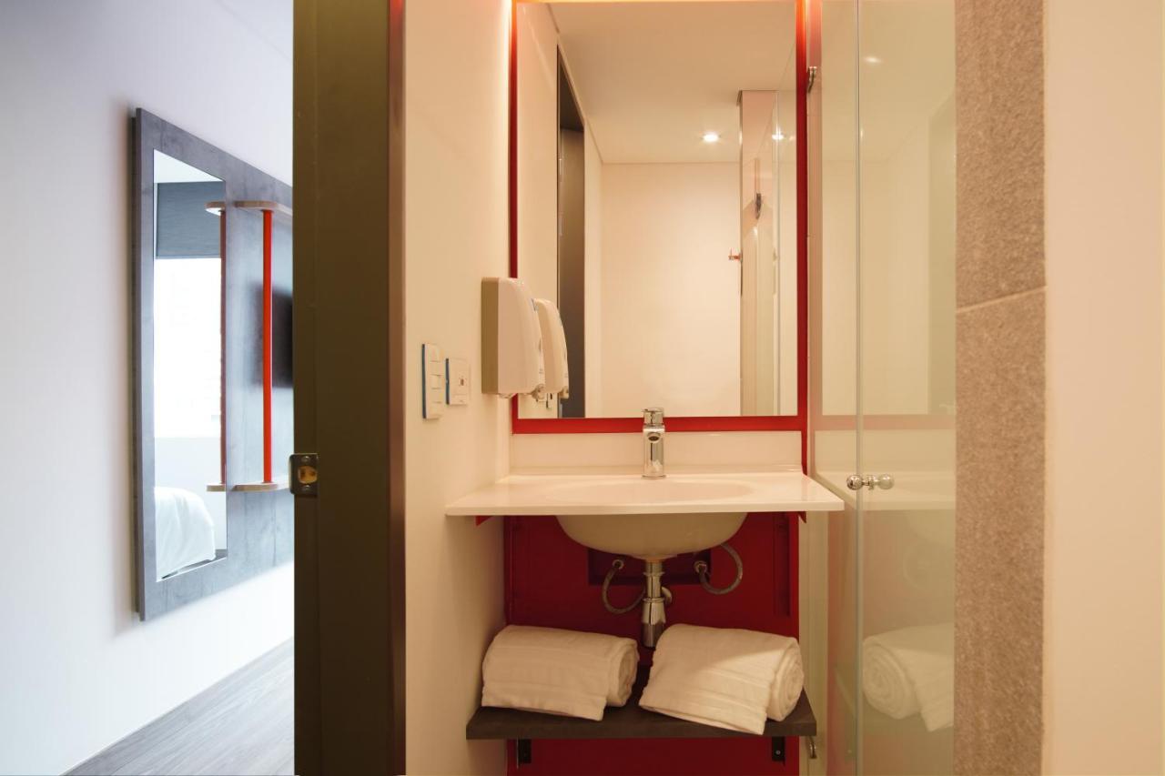ibis budget Bogota Marly Bagian luar foto